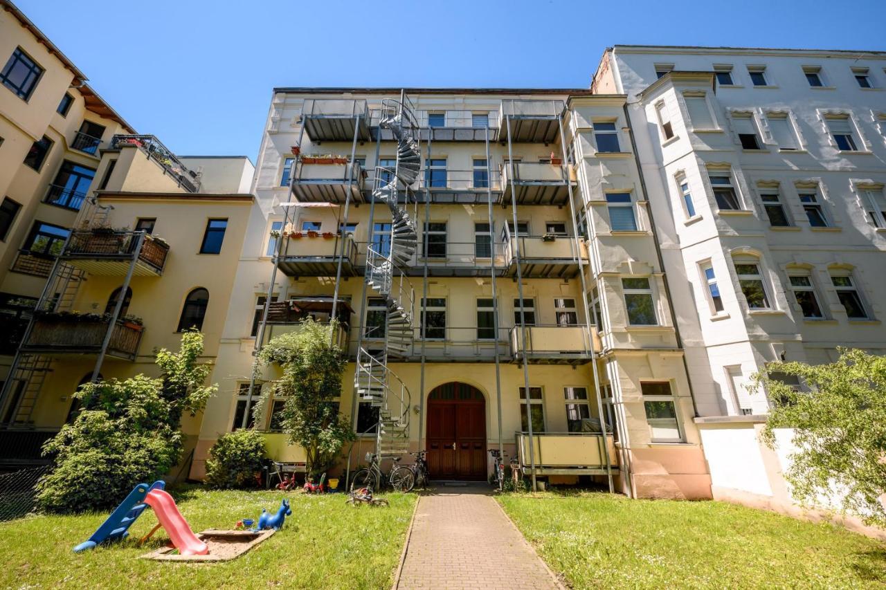 Helle Wohnung mit Balkon in grünen Innenhof - W-LAN, 4 Schlafplätze Magdeburgo Exterior foto